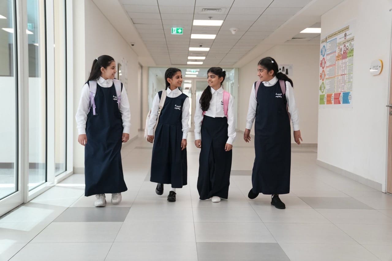 Read more about the article ملابس المدرسة الإماراتية 2025 الزي الموحد للبنين والبنات و اسعار البيع عبر الموقع الرسمي